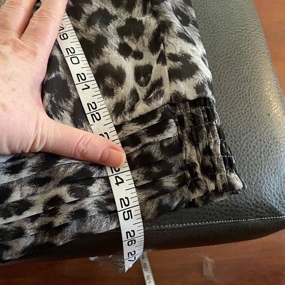 Apt 9 Black Gray White Animal Print blouse Sleeveless size LG high neck ruffles - Picture 9 of 15
